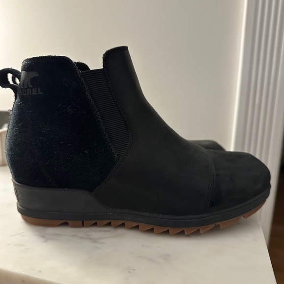 Sorel Black Elvie Ankle Booties with Tan Sole 7.5 - Picture 1 of 4